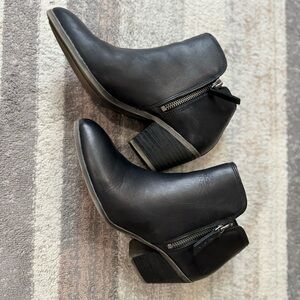 Frye Judith Black Leather Double Zip Ankle Heeled Booties Women's Size 7M